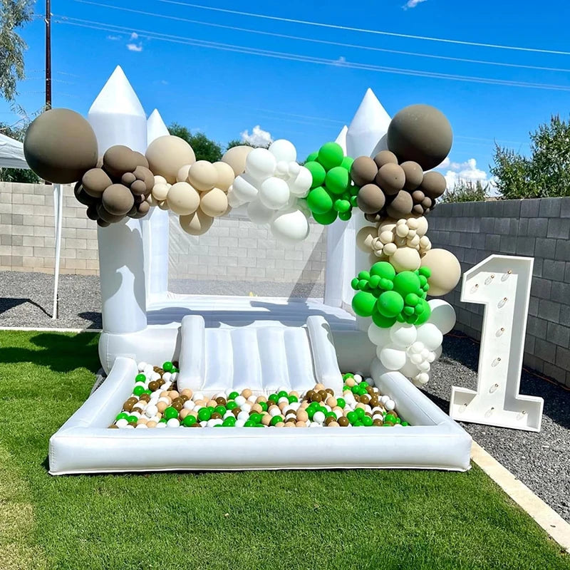 Château gonflable avec bassin à boules Maat Event